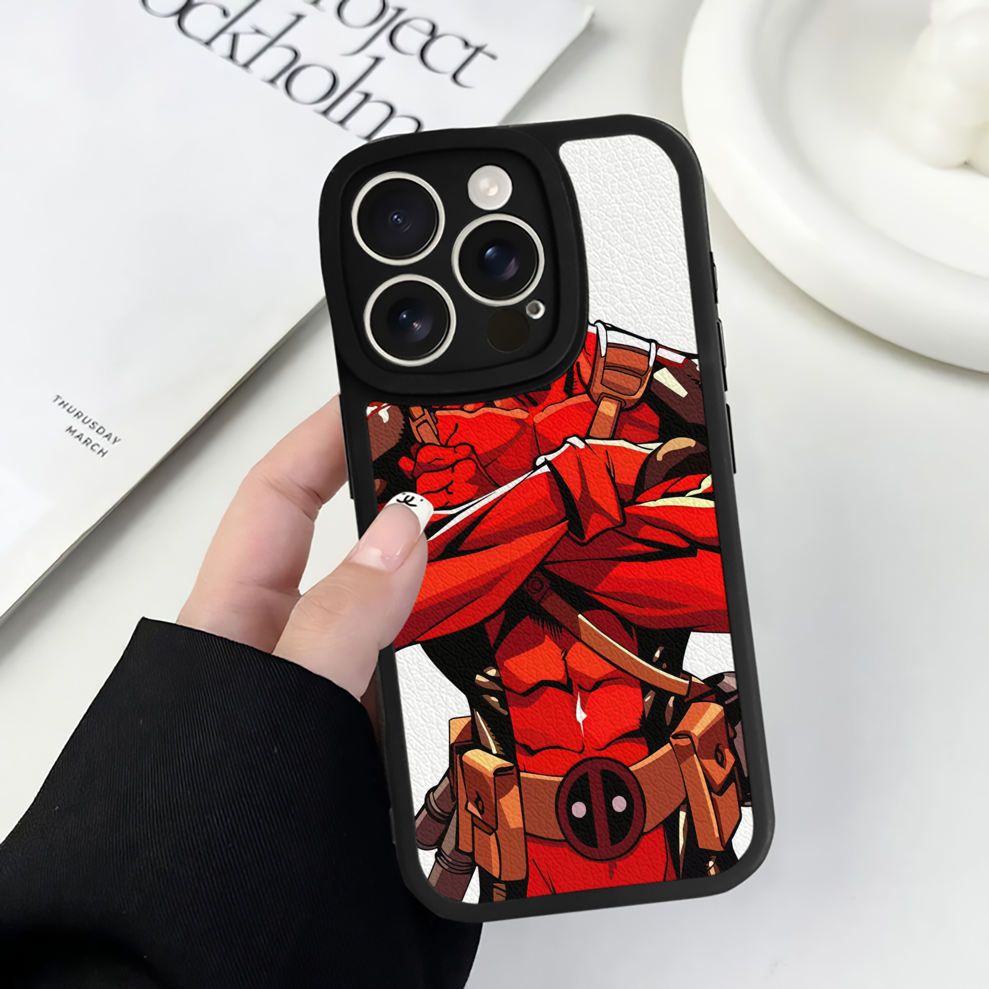 （画像用） Deadpool デッドプール 【iPhone 16シリーズ対応】シリコンスマホケース（レザー調） 材質：シリコン